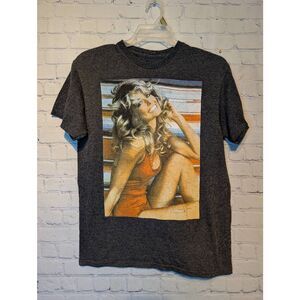 Farrah faucet t-shirt size medium*